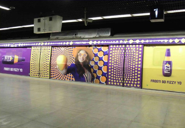 Metro Advertisning In Delhi - Exterior